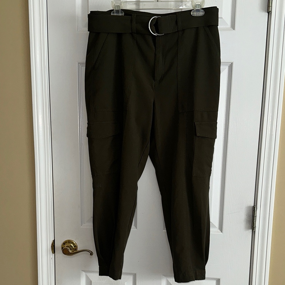 Banana Republic women’s tapered Dark Olive Cargo Pants